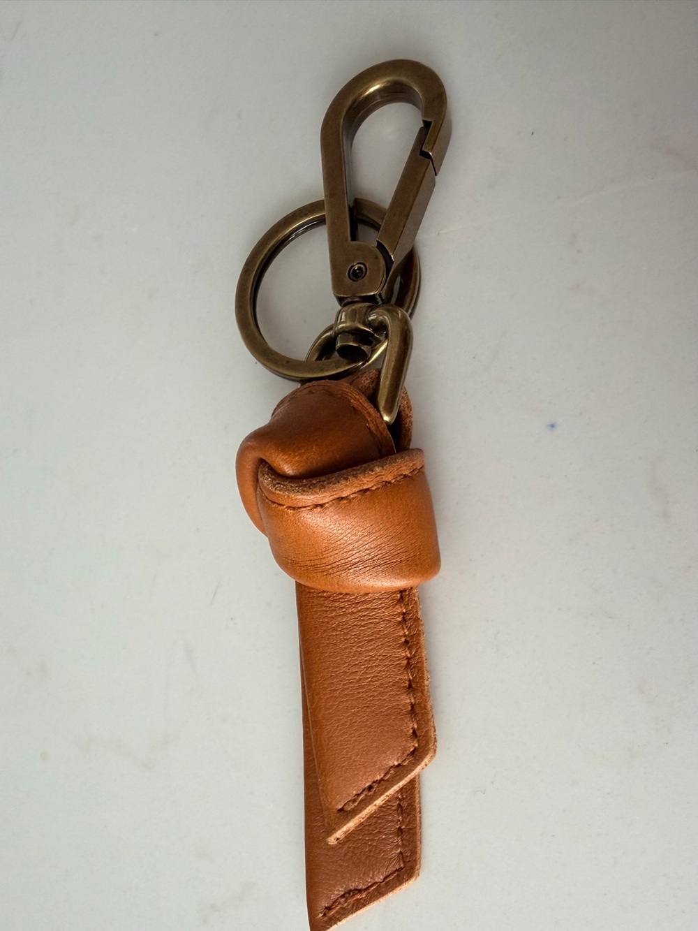 Madewell Sydney Leather Knot Keychain with Brass Hardware - Caramel - Picture 2 of 6